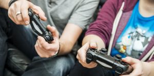 Gaming has benefits and perils – parents can help kids by playing with them