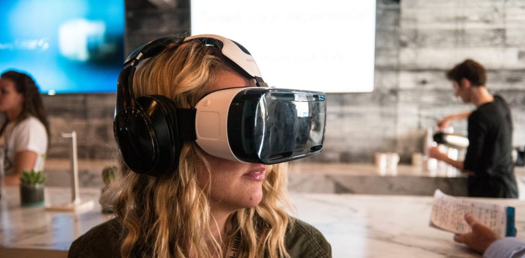 Curious Kids: How do you know that we aren't in virtual reality right now?