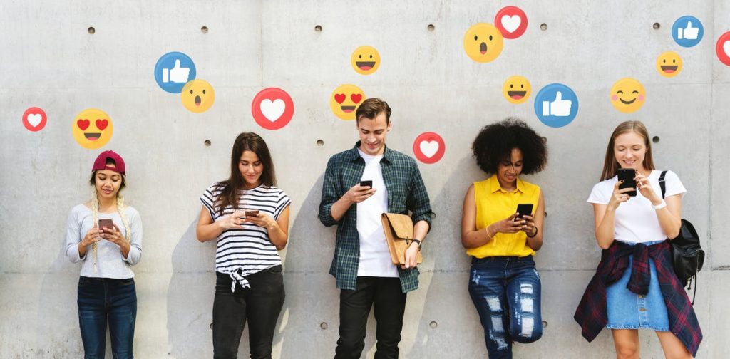 4 ways to have a positive experience when engaging with social media