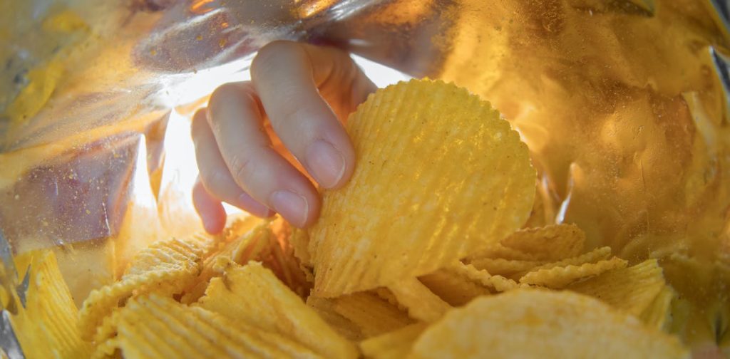 Healthy eating: children think their peers eat more unhealthy snacks than they actually do – changing this perception can lead to better diets