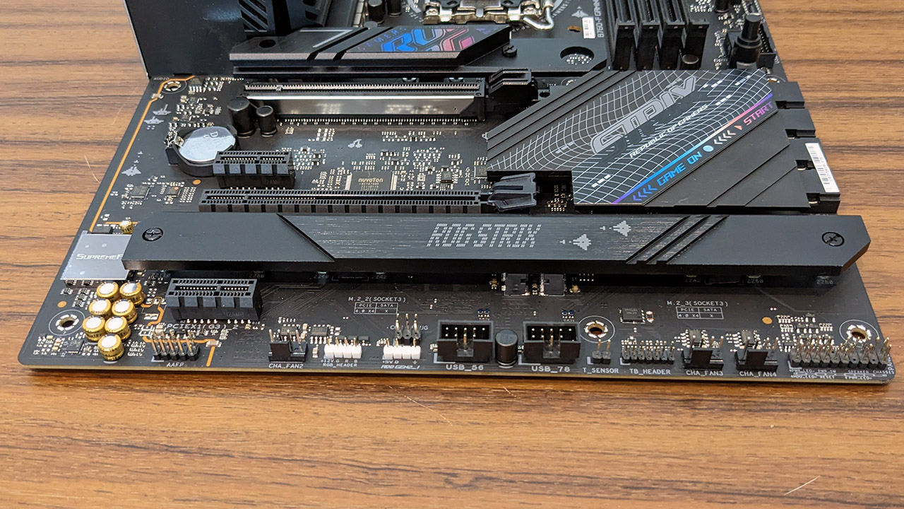 Asus ROG Strix B760-F Gaming WiFi bottom section