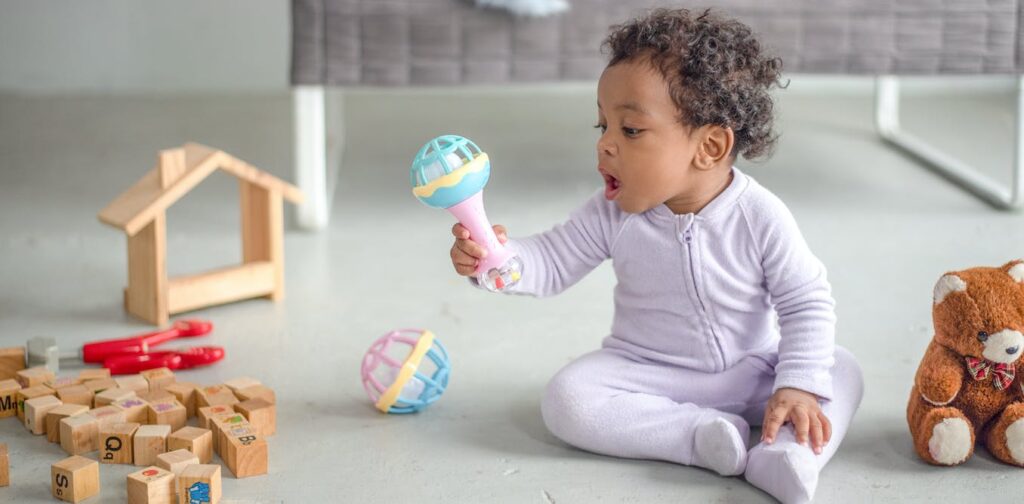 Talking puppy or finger puppet? 5 tips for buying baby toys that support healthy development