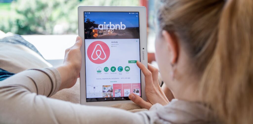 How platforms like Airbnb turn users into narcissistic entrepreneurs