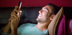 How much does your phone’s blue light really delay your sleep? Relax, it’s just 2.7 minutes